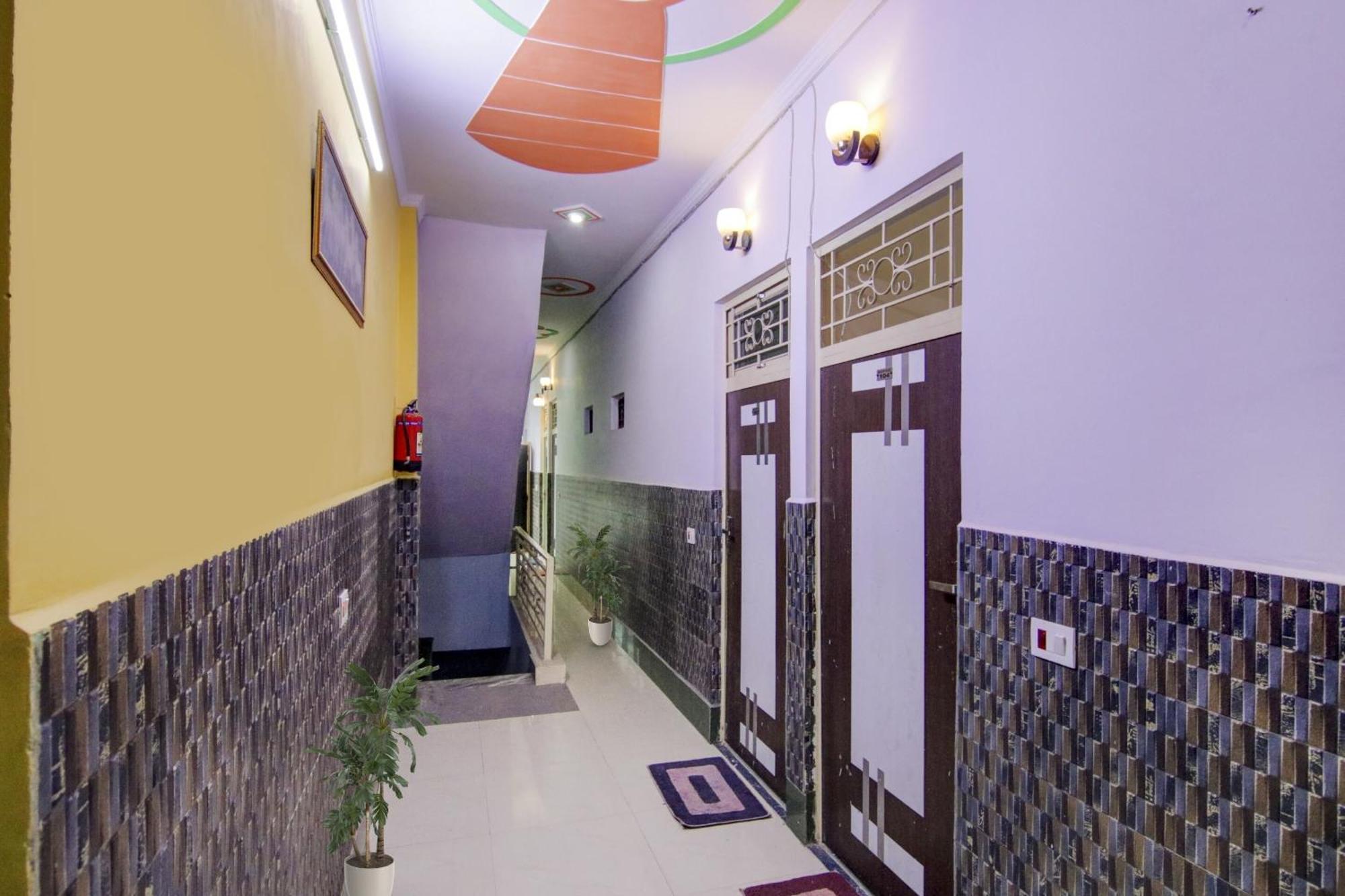 Hotel O S Palace Near Samaypur Badli Metro Station Delhi  Esterno foto