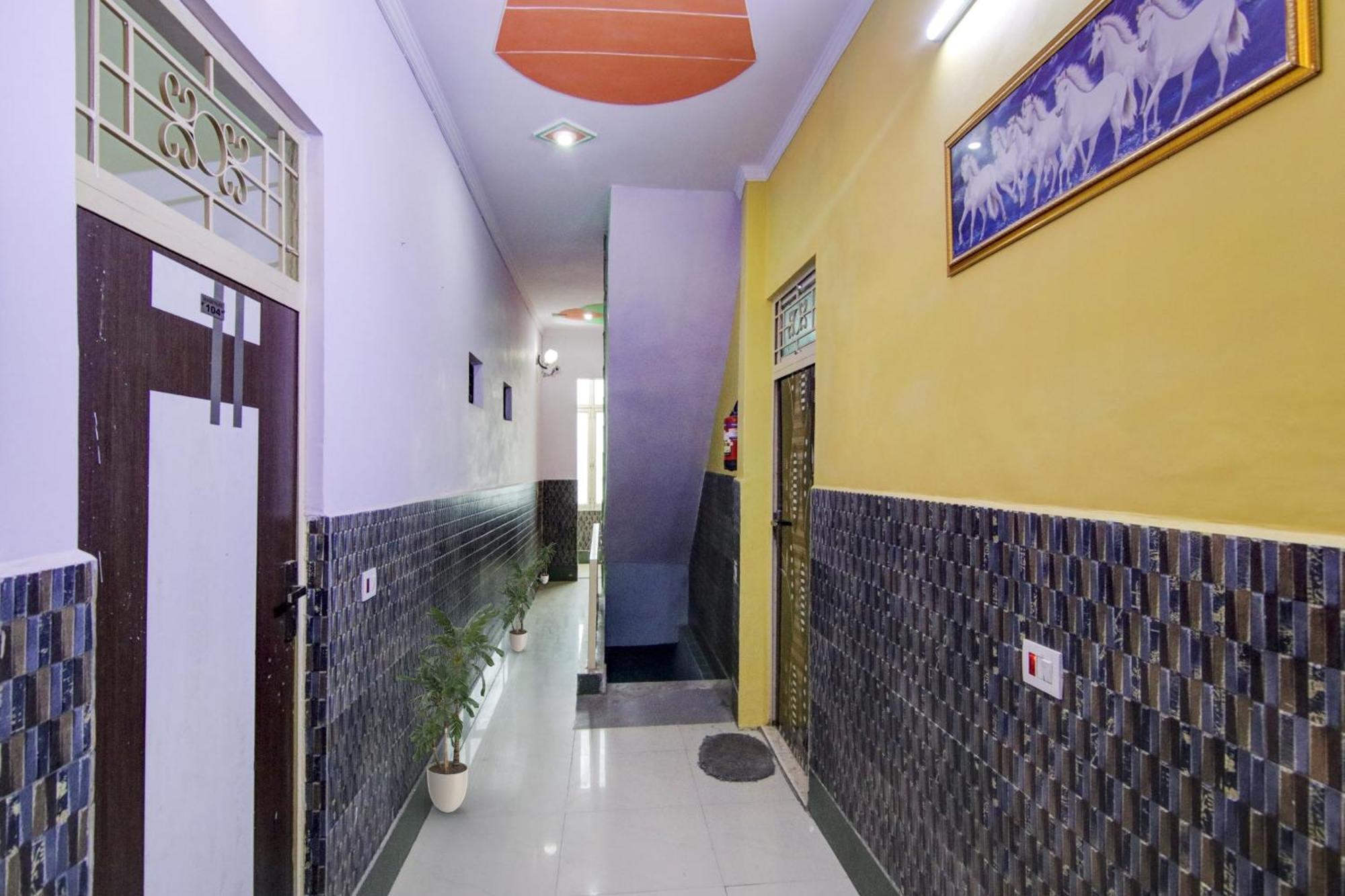 Hotel O S Palace Near Samaypur Badli Metro Station Delhi  Esterno foto
