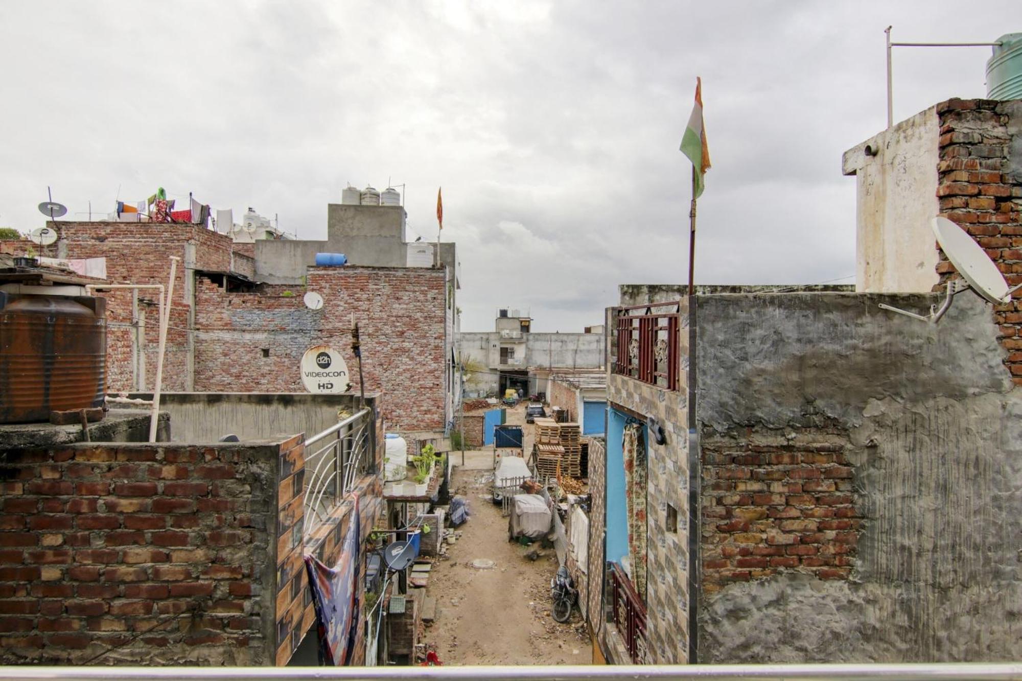 Hotel O S Palace Near Samaypur Badli Metro Station Delhi  Esterno foto